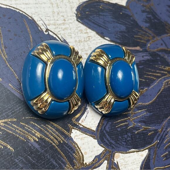Vintage 80s Light Oversized Bright Blue Acrylic and Gold Clip Earrings D3 - Picture 3 of 9